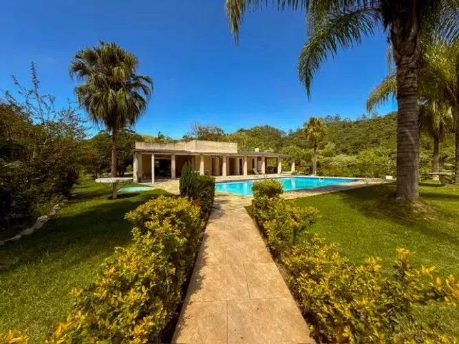 Imóvel para venda tem 840 metros quadrados com 8 quartos em Jardim Santa Branca - Santa Br