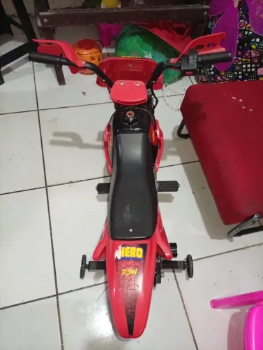 Moto eletrônica infantil
