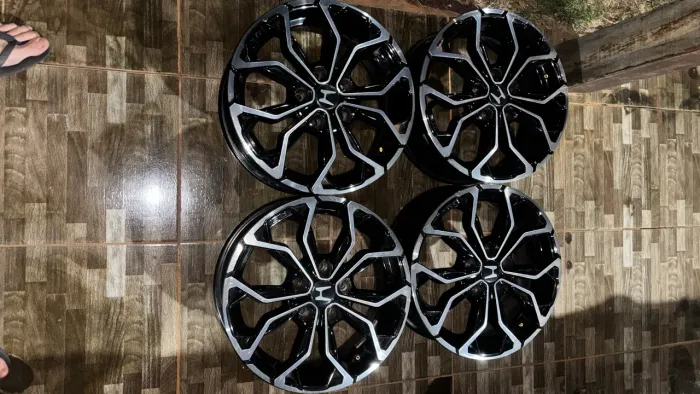 Rodas honda civic aro 16 pretas com cromos prata