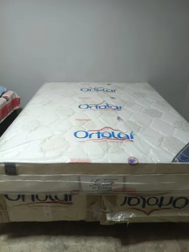 Vende-se uma cama queen nova no plástico para vender logo