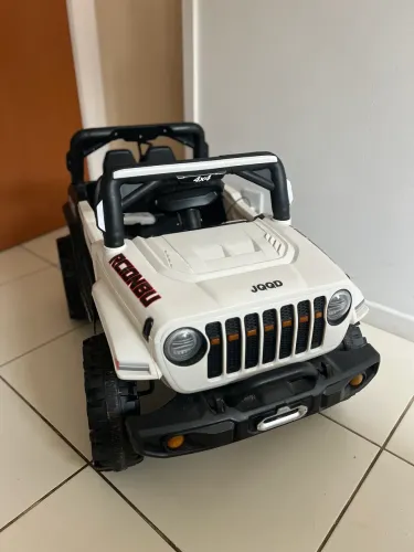 Vendo carro automático com controle remoto