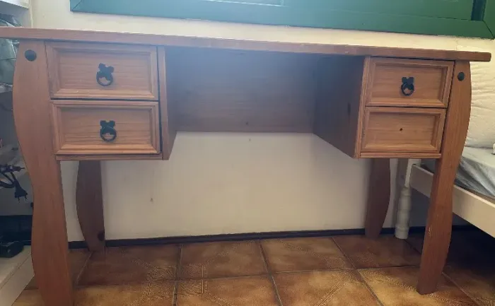 Escrivaninha de Madeira