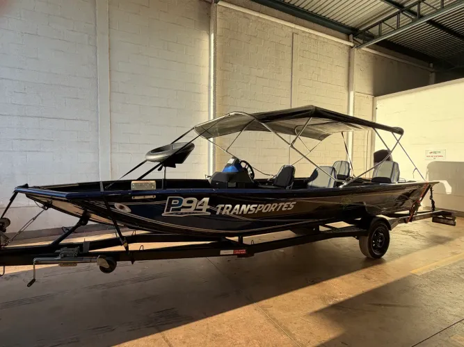 Lancha de Pesca 6 Metros Motor 50hp Ano 2026