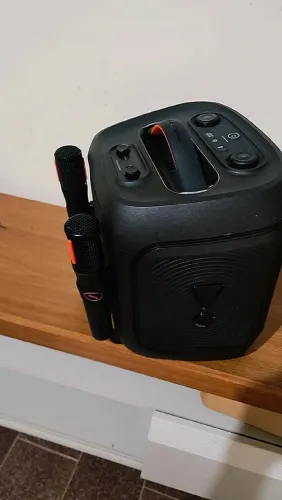 Vendo jbl encore 2 nova com nota fiscal caixa e microfones tudo perfeito contato: 68 999