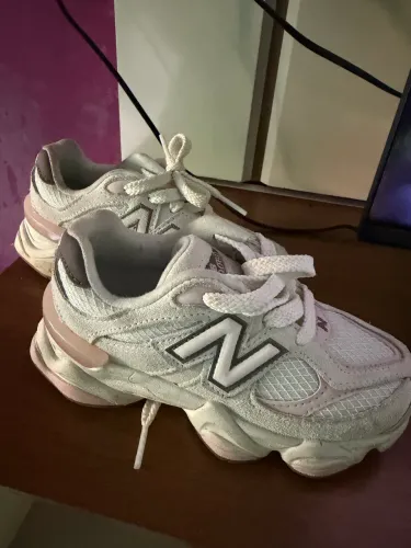 Tênis New Balance 9060