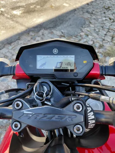 Fz 25 vermelha