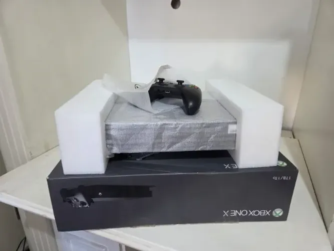 Xbox One X 1TB 4K Nativo - Estado de Zero na Caixa + 3 Jogos!