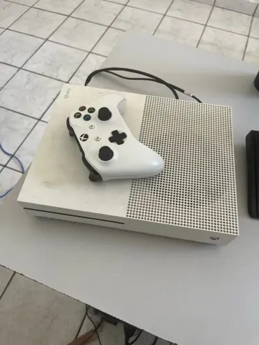 Xbox one s + 2 controles