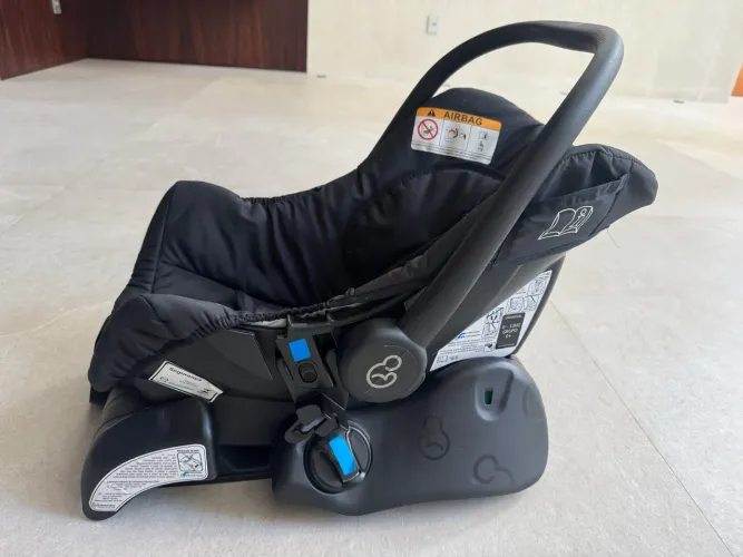 Bebê conforto com suporte para carro