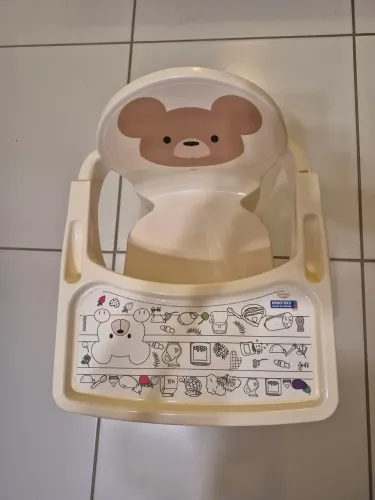 Cadeira para almoço de criança.