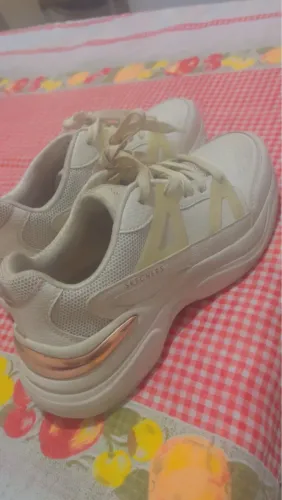 Tênis skechers