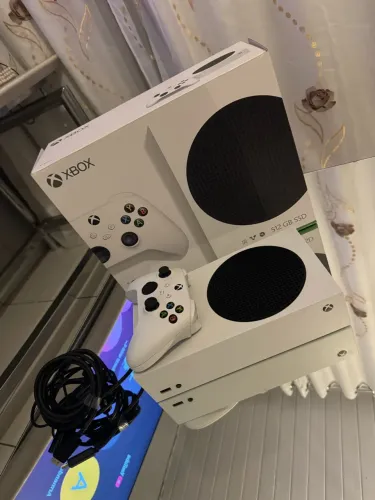 XBOX SÉRIES S - 512gb (COM CAIXA ORIGINAL)