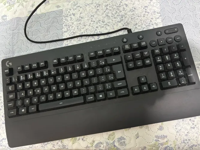 Teclado Gamer Logitech G213 - Novo - Usado apenas 1 mês 