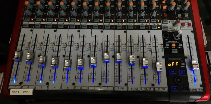 Mesa de som Behringer UFX1604 Multipista com CASE