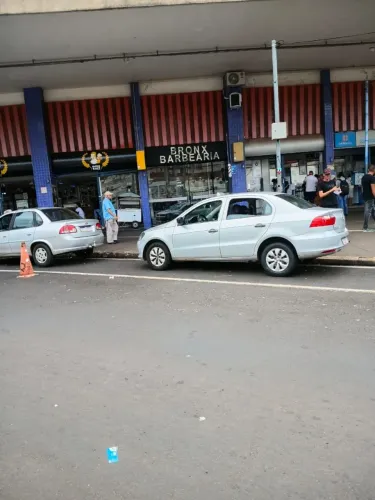 Ponto de táxi e carro a venda na rodoviária de RP. Por apenas 85 mil reais.