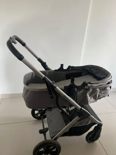 Carrinho galzerano com Moisés.