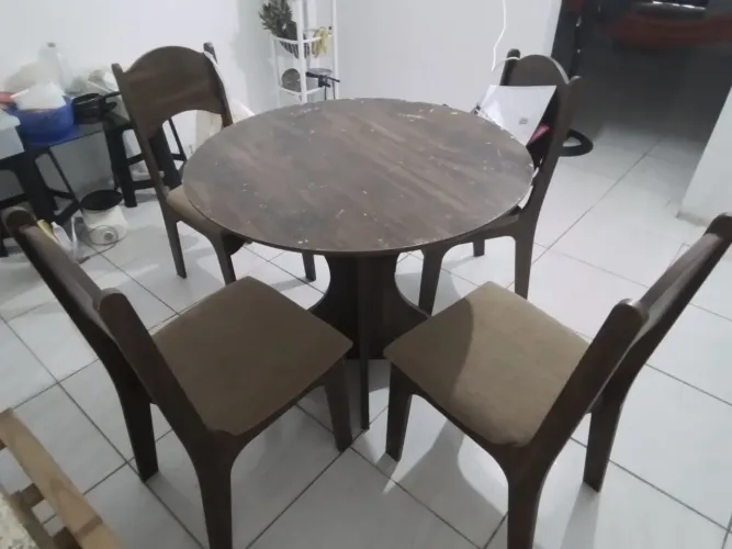 Conjunto de mesa de jantar com 4 cadeiras