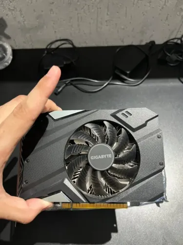 GTX 1650 Gigabyte 4GB GDDR6 1 Fan, Excelente Estado
