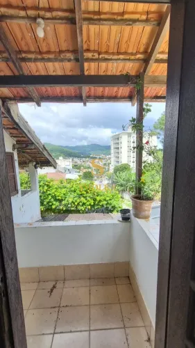 Casa Ampla com Quintal, Árvores Frutíferas e 5 Quartos no Itacorubi - Próxima à UDESC