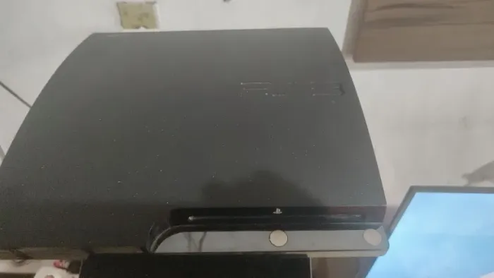 Playstation 3 Slim 160GB com CFW acompanha controle de PS4 Paralelo
