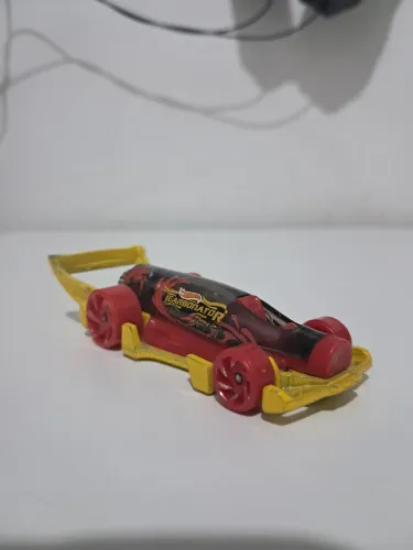 Vendo carrinhos da hotwheels ratos.
