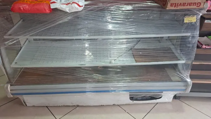 Gôndola com led, ilha expositora e balcão refrigerado