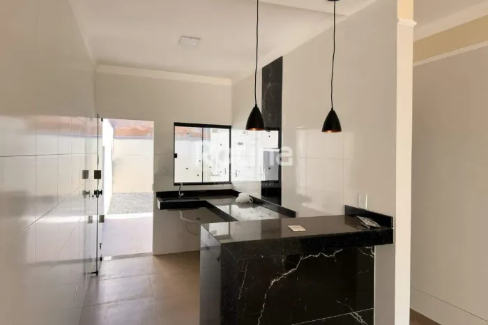 Casa à venda no Jardim Canaã, Uberlândia 2 quartos e suíte