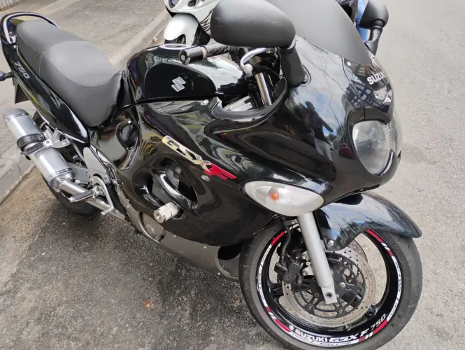 Moto toda boa