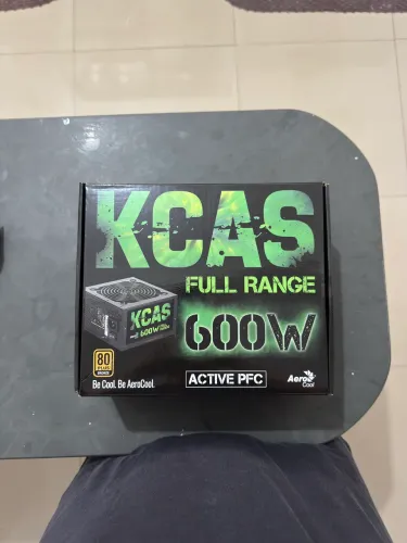 Fonte Gamer ATX AeroCool KCAS 600W Full Range, 80 Plus Bronze, PFC Ativo.