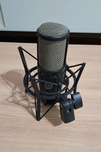 Microfone AKG P220 + Shock Mount 