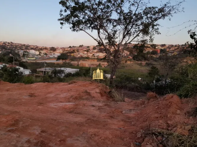 Terreno à venda em Esmeraldas-MG, Bairro Recanto Verde II R$110.000,00