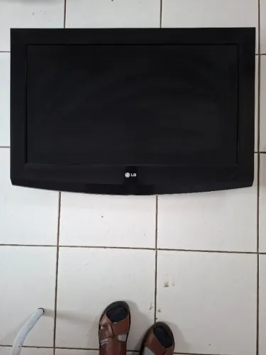 TV LG 32" HD ótimo estado