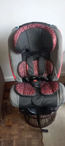 Vendo,Cadeira para Auto de 0 a 36 Kg Com Isofix Fisher Price Preta e vermelha.