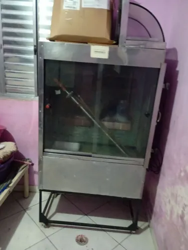 Vendo uma máquina de assar frango