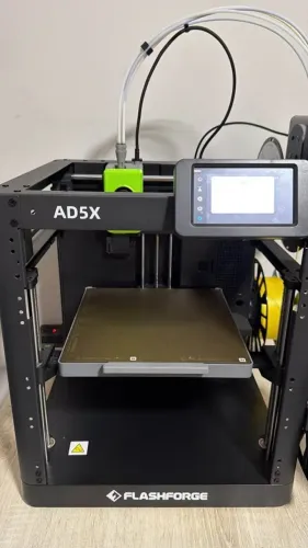 Impressora 3D FlashForge AD5x imprime até 4 cores 