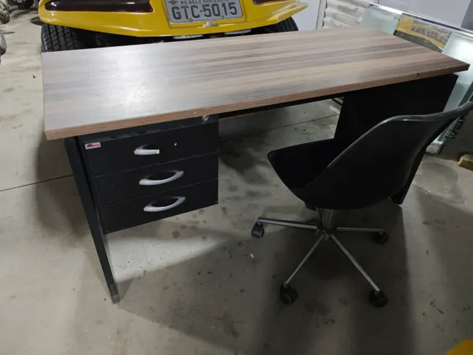 Mesa de Escritório Com Gavetas