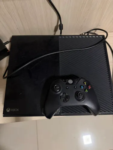 XBOX ONE FAT, USADO, 1 CONTROLE INCLUSO e 1TB