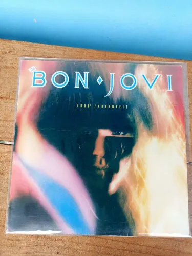 Bon Jovi LP 7800