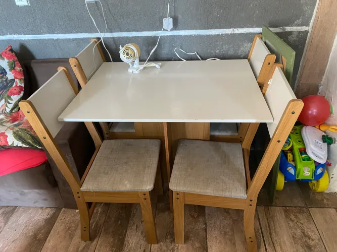 Mesa 4 cadeiras 