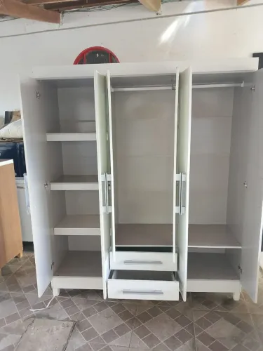 Vendo guarda roupa usado em boas condições montagem e entrega grátis em aparecida