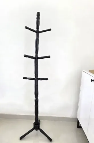 Vendo cabideiro de madeira preto