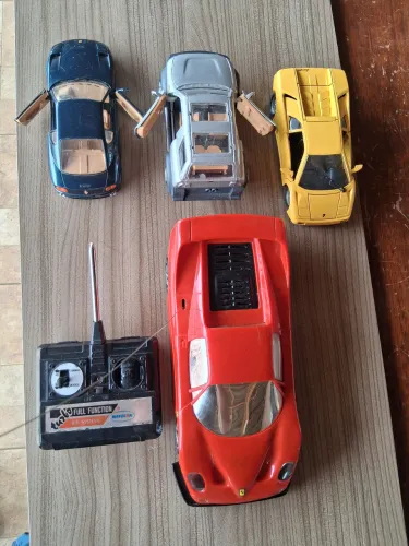 Carrinhos colecionáveis,