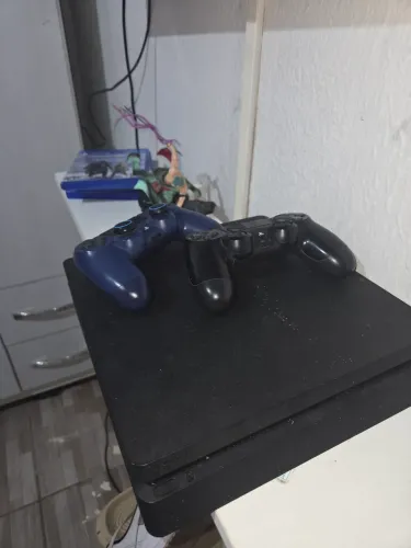 Ps4 sim 1tb + 2 controles + 3 jogos.