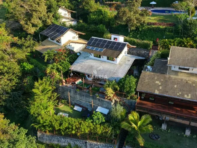 Casa de condomínio com 03 suítes e excelente vista à venda em Chã Grande/PE!