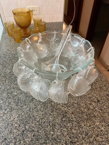 Poncheira com 12 canecas