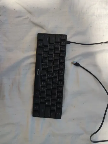 gabinete e teclado mecânico