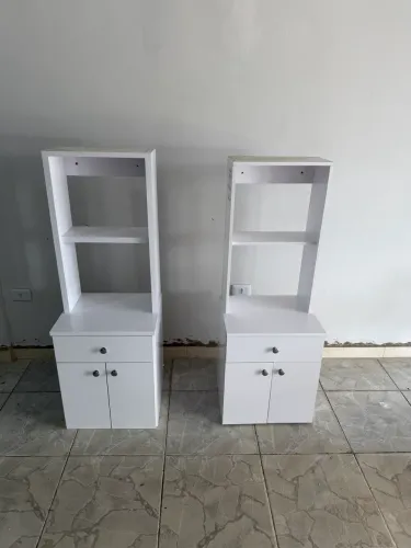 Dois armários para Barbearia semi novos