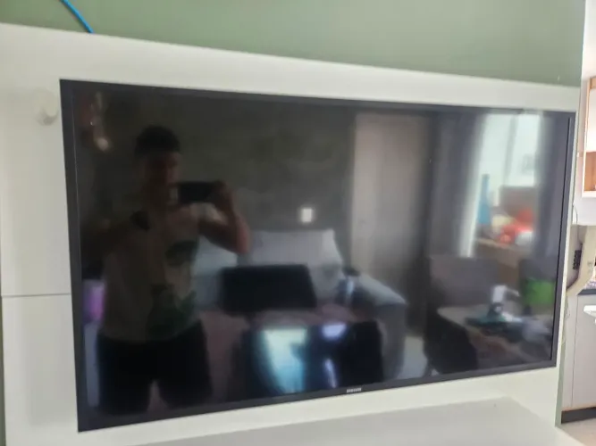Vendo TV Smart 43 Polegadas - Tela fica escura.