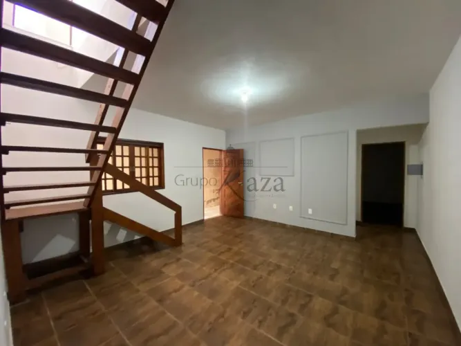 Casa - Vila das Flores - 4 Dormitórios - 120m².