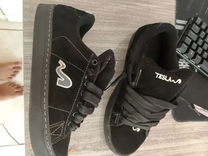 Tenis tesla novo